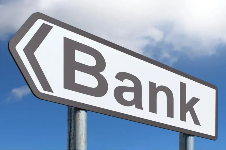 Change your bank when you start to see these warning signs